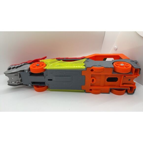 Hot Wheels City Dragon Launch Transporter Toy Car Track Set Storage Carrier - Picture 2 of 6